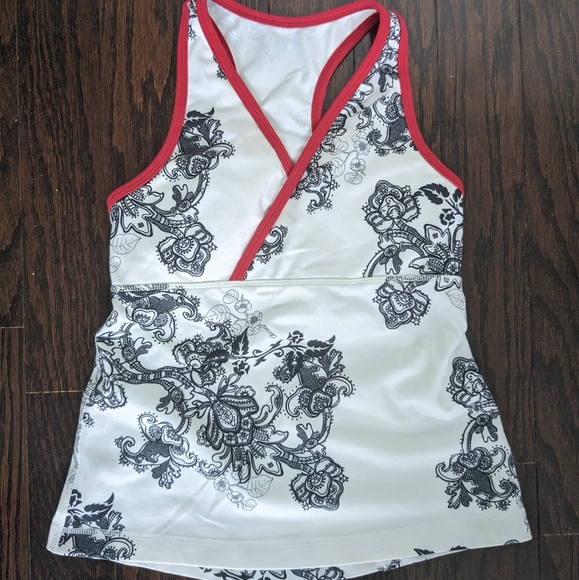 lululemon athletica Tops - Lululemon built in bra workout top